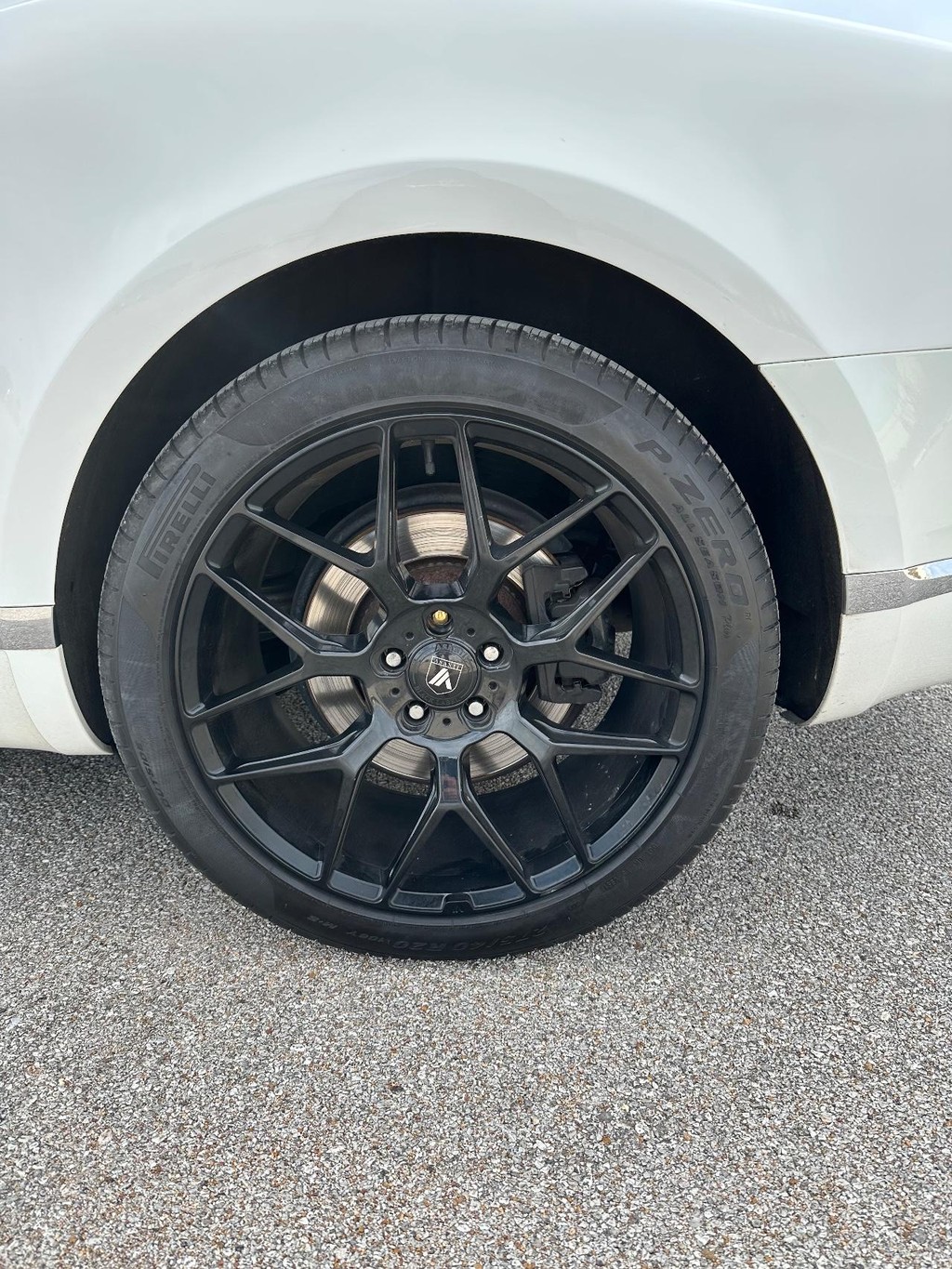 Bentley Continental GT V8 Vehicle Full-screen Gallery Image 12