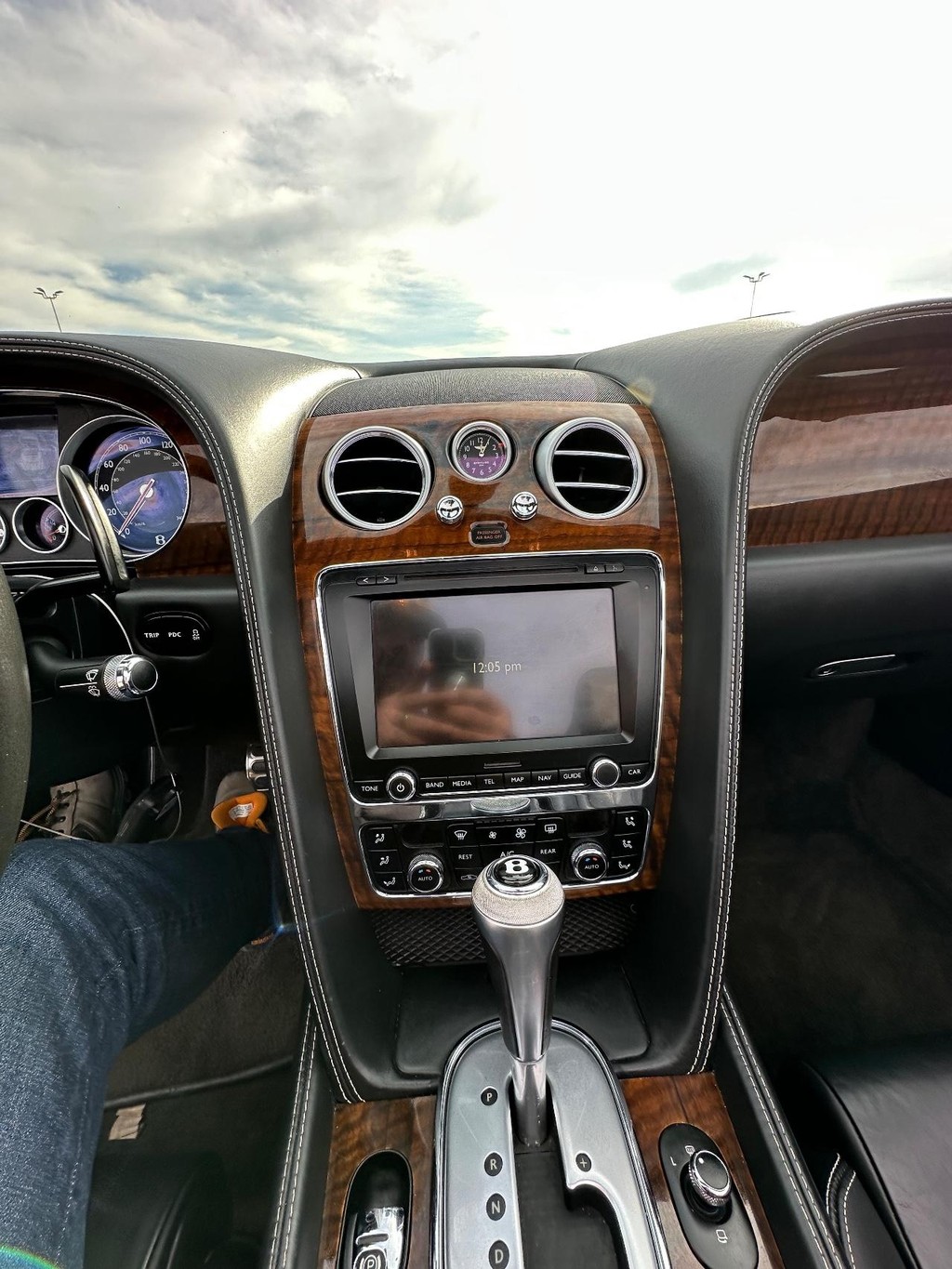 Bentley Continental GT V8 Vehicle Full-screen Gallery Image 13