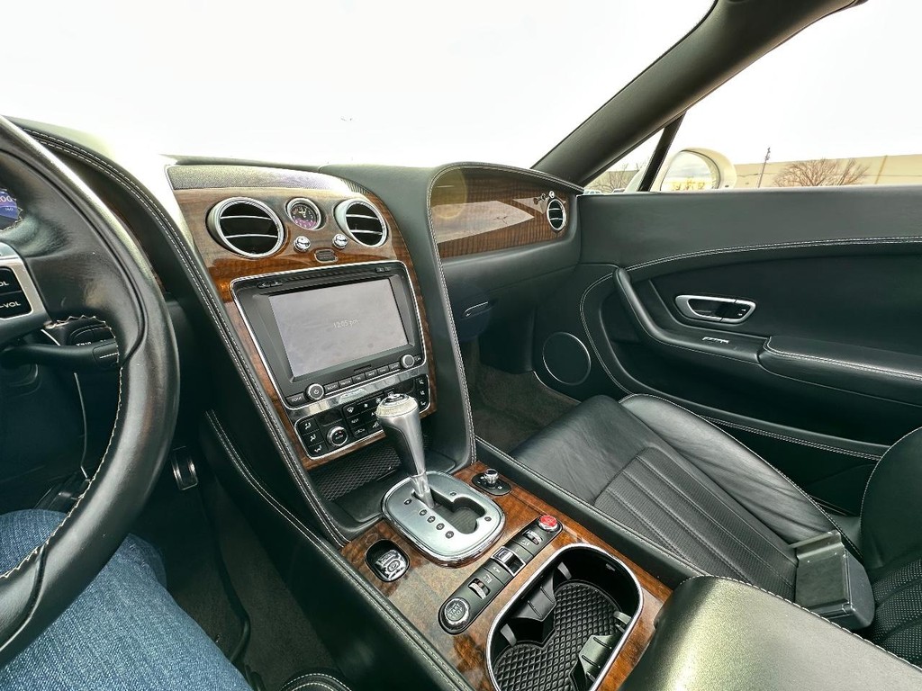Bentley Continental GT V8 Vehicle Full-screen Gallery Image 17