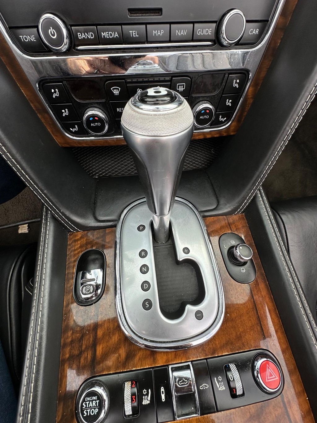 Bentley Continental GT V8 Vehicle Full-screen Gallery Image 18