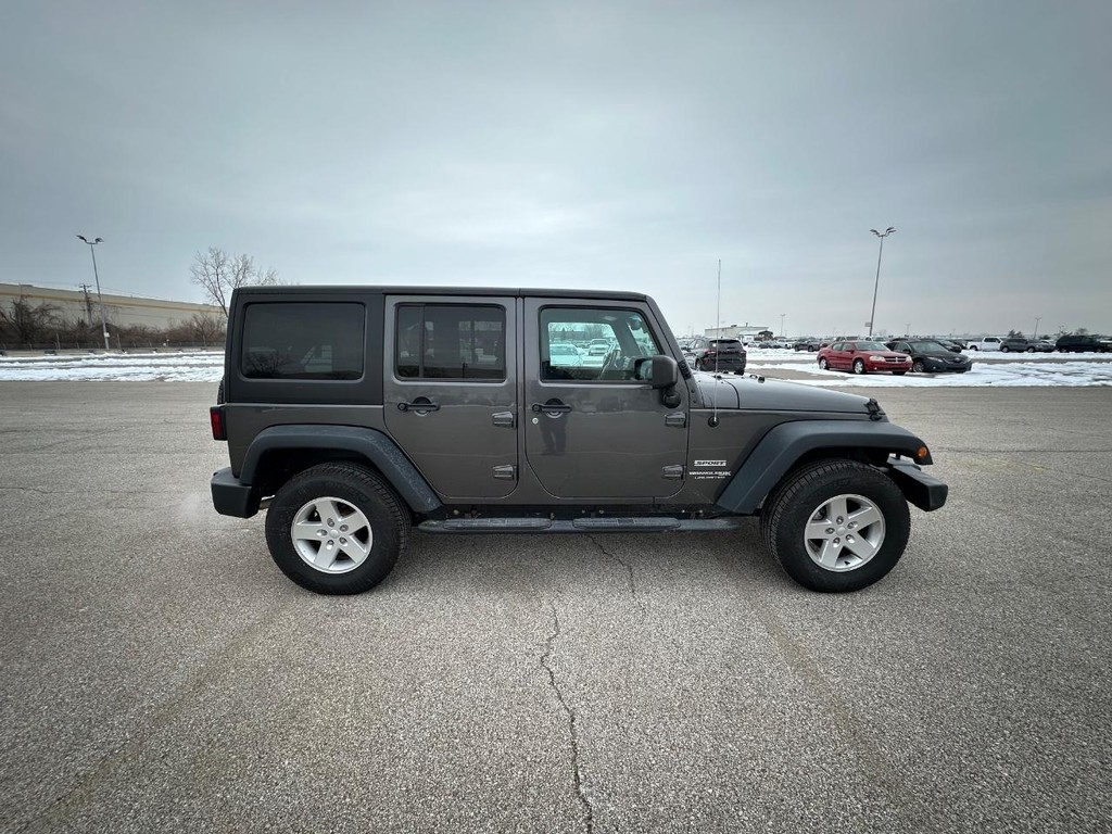 Jeep Wrangler JK Unlimited Vehicle Full-screen Gallery Image 2