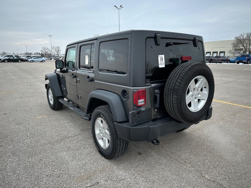 Jeep Wrangler JK Unlimited Vehicle Full-screen Gallery Image 3