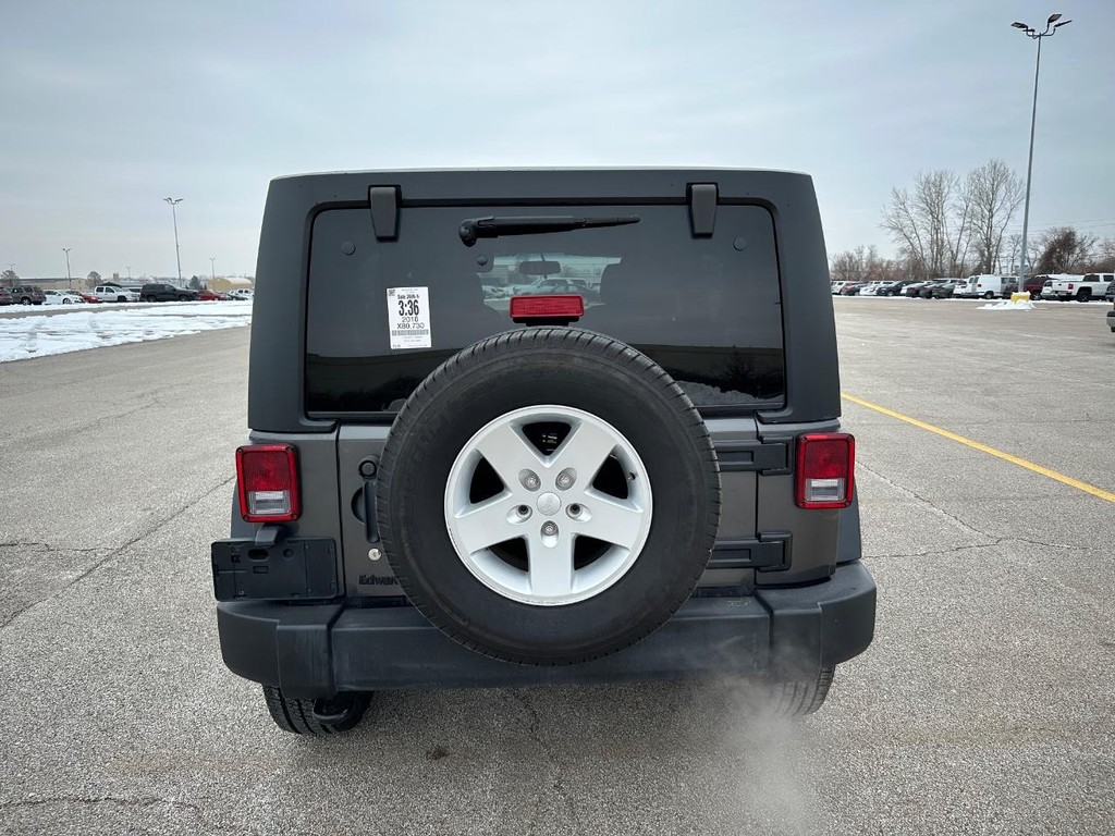 Jeep Wrangler JK Unlimited Vehicle Full-screen Gallery Image 4