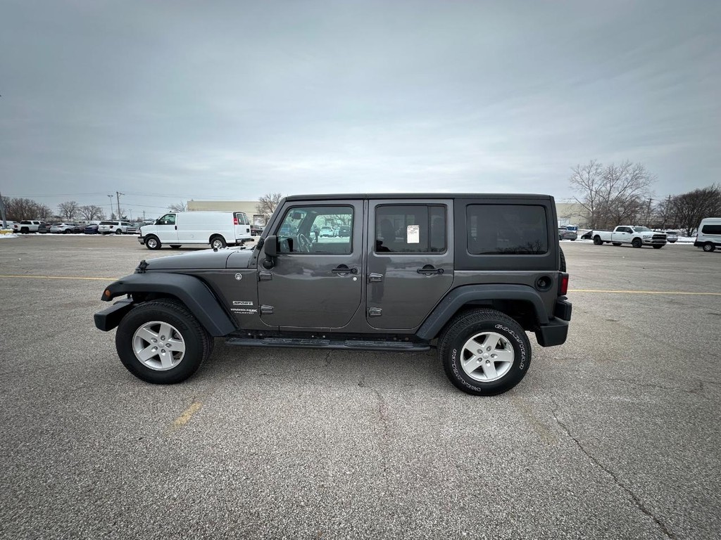 Jeep Wrangler JK Unlimited Vehicle Full-screen Gallery Image 8