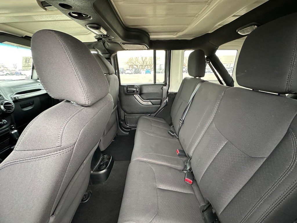 Jeep Wrangler JK Unlimited Vehicle Full-screen Gallery Image 9