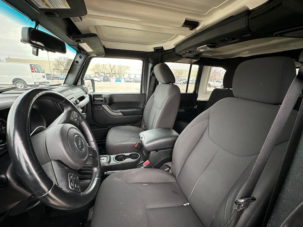 Jeep Wrangler JK Unlimited Vehicle Full-screen Gallery Image 14