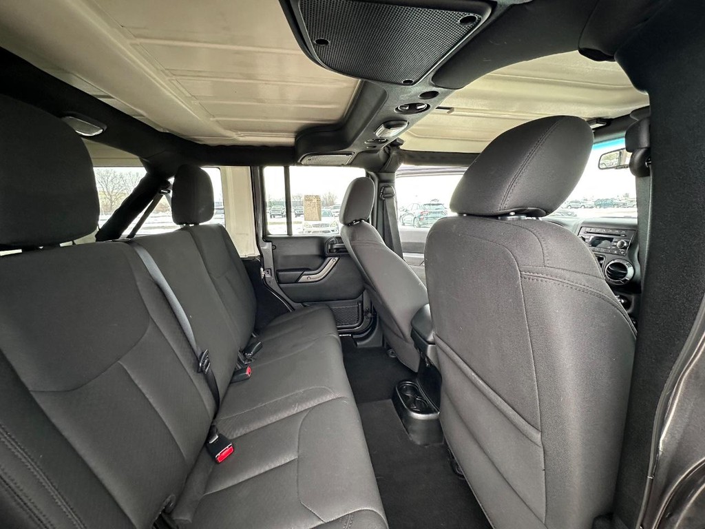 Jeep Wrangler JK Unlimited Vehicle Full-screen Gallery Image 16