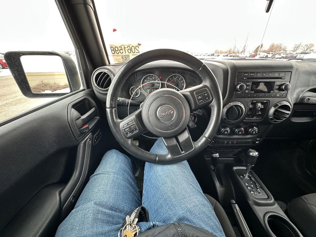 Jeep Wrangler JK Unlimited Vehicle Full-screen Gallery Image 18