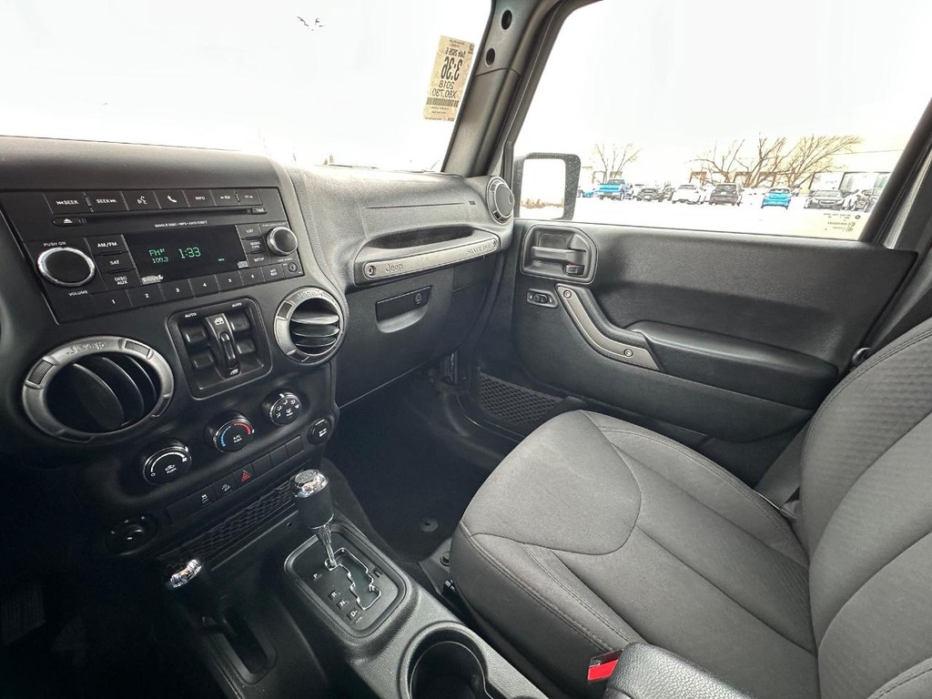 Jeep Wrangler JK Unlimited Vehicle Full-screen Gallery Image 20