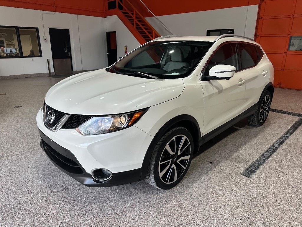 Nissan Rogue Sport Vehicle Full-screen Gallery Image 5