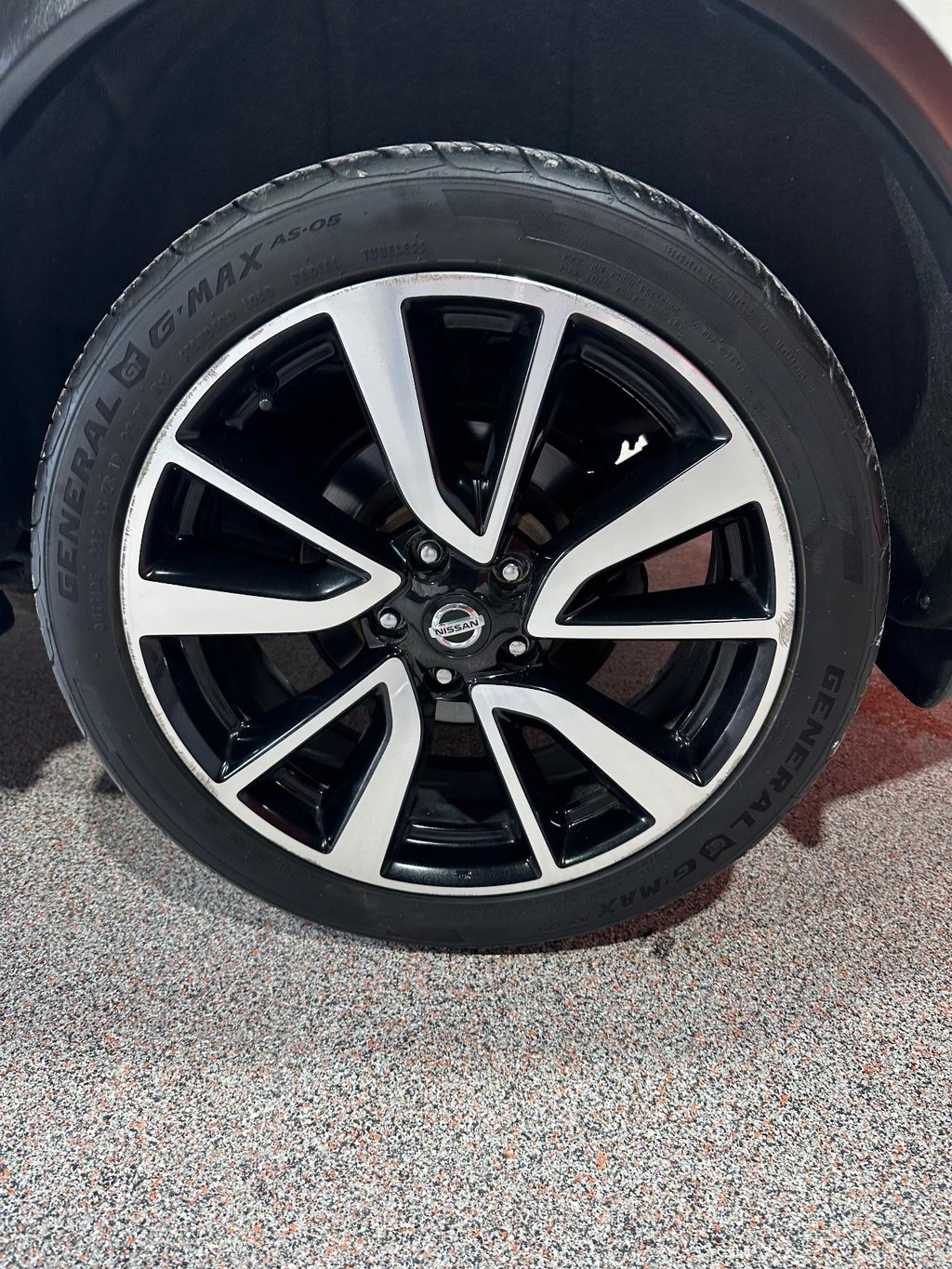 Nissan Rogue Sport Vehicle Full-screen Gallery Image 8