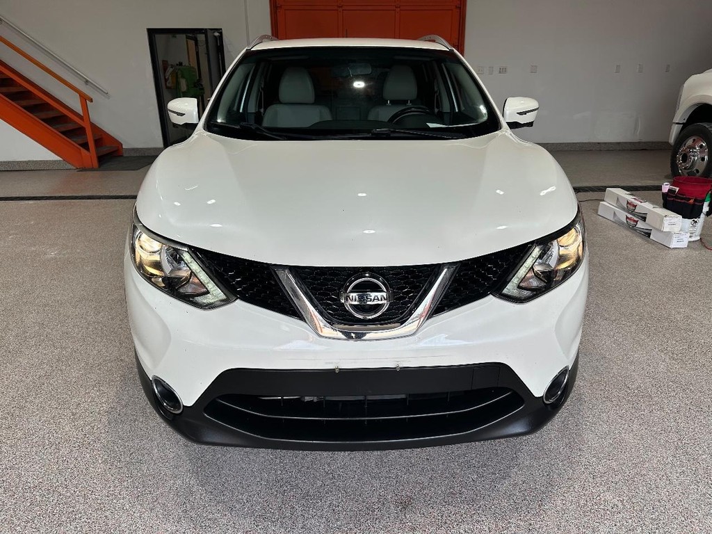 Nissan Rogue Sport Vehicle Full-screen Gallery Image 10