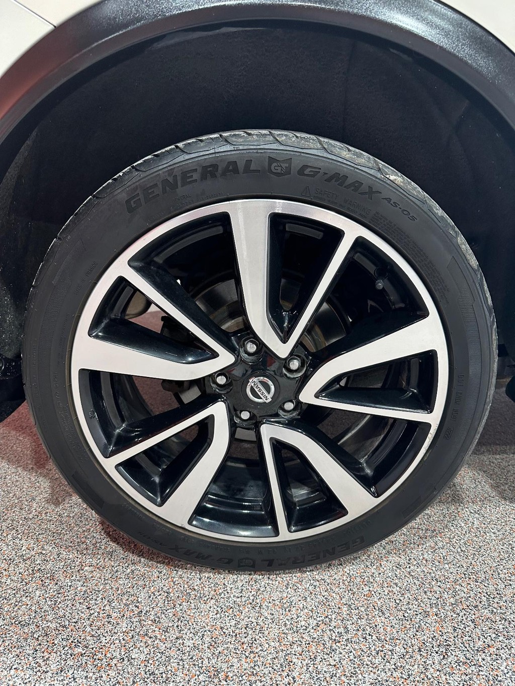 Nissan Rogue Sport Vehicle Full-screen Gallery Image 11