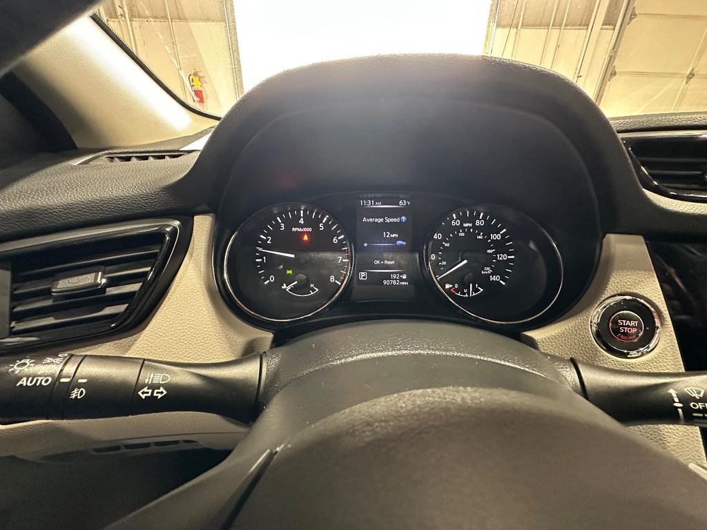 Nissan Rogue Sport Vehicle Full-screen Gallery Image 17