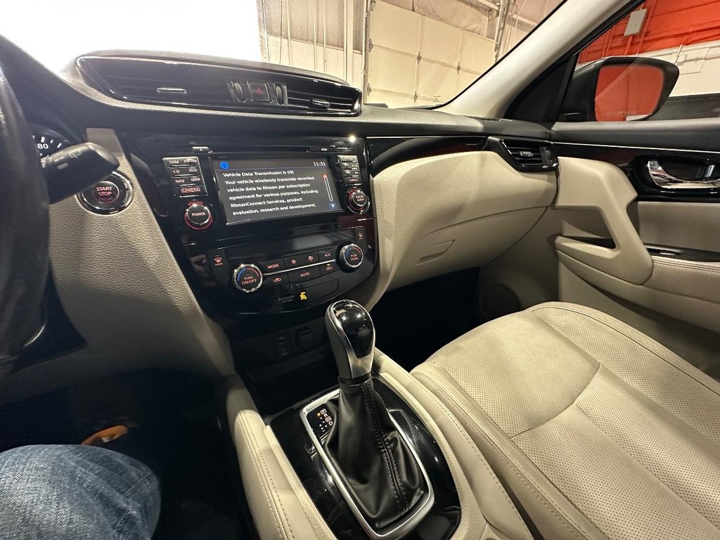 Nissan Rogue Sport Vehicle Full-screen Gallery Image 18