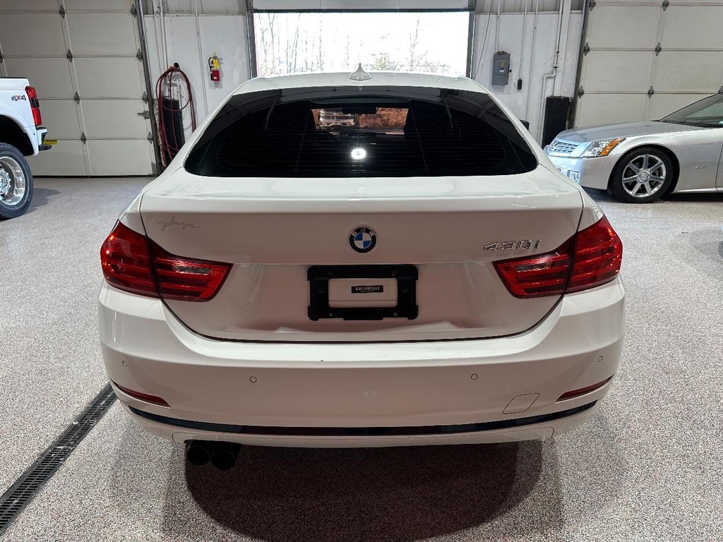 BMW 4 Series Vehicle Full-screen Gallery Image 02