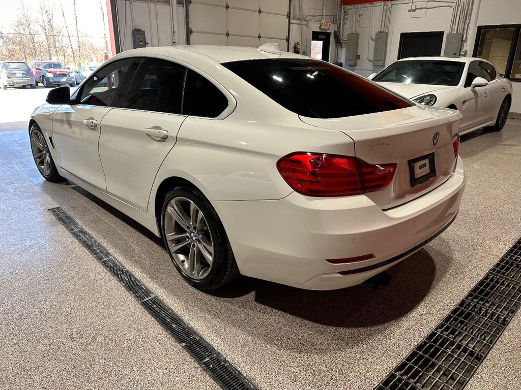 BMW 4 Series Vehicle Full-screen Gallery Image 07