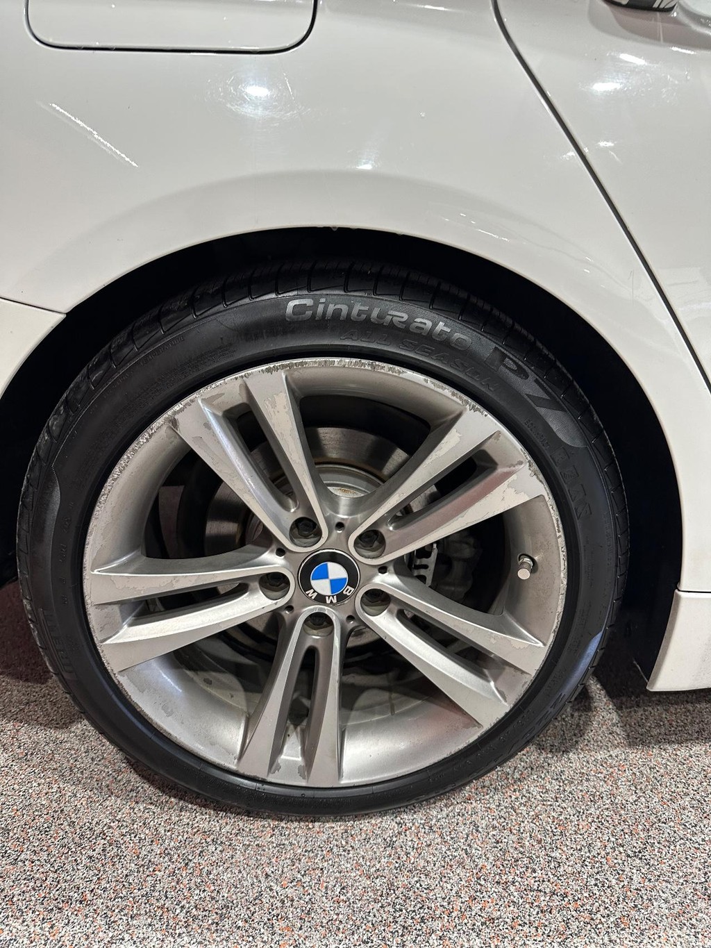 BMW 4 Series Vehicle Full-screen Gallery Image 11