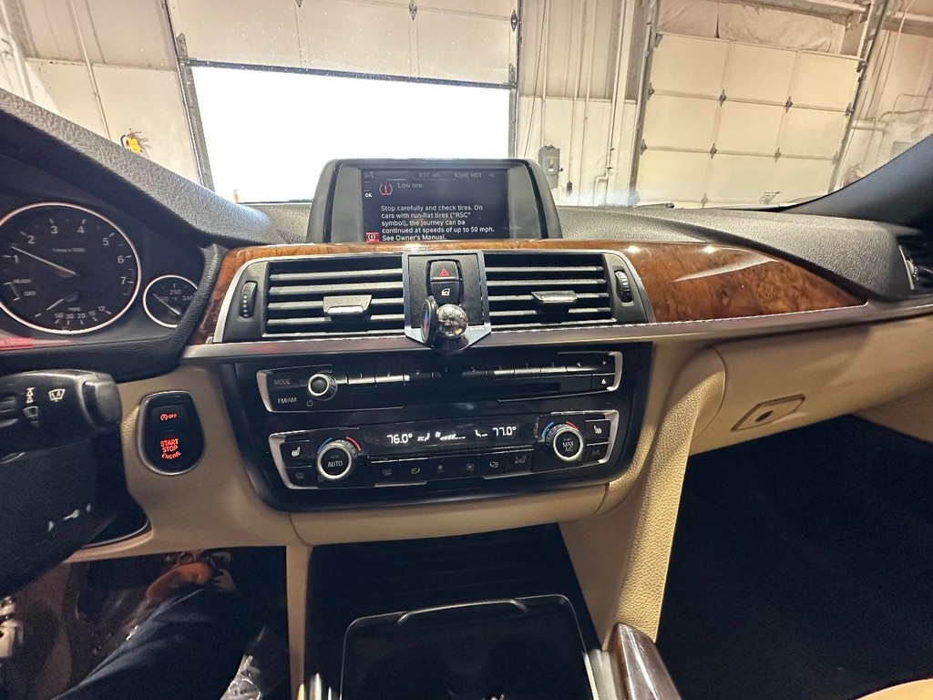 BMW 4 Series Vehicle Full-screen Gallery Image 14