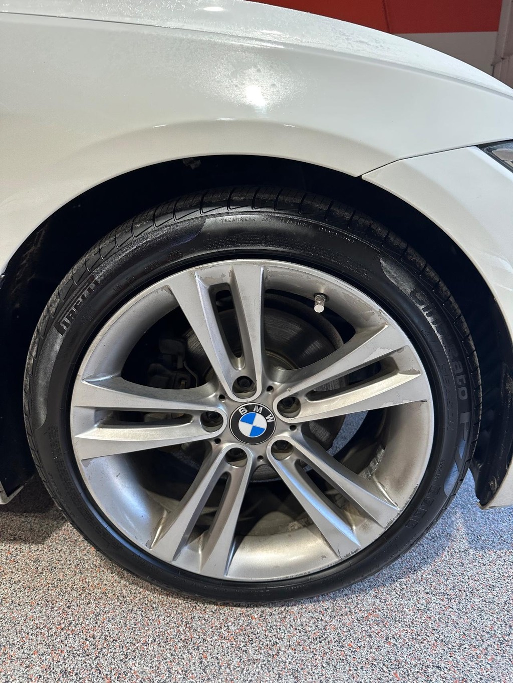 BMW 4 Series Vehicle Full-screen Gallery Image 16