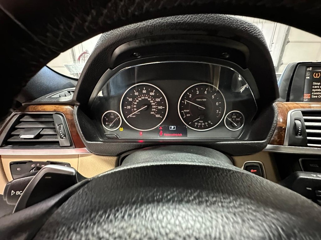 BMW 4 Series Vehicle Full-screen Gallery Image 18