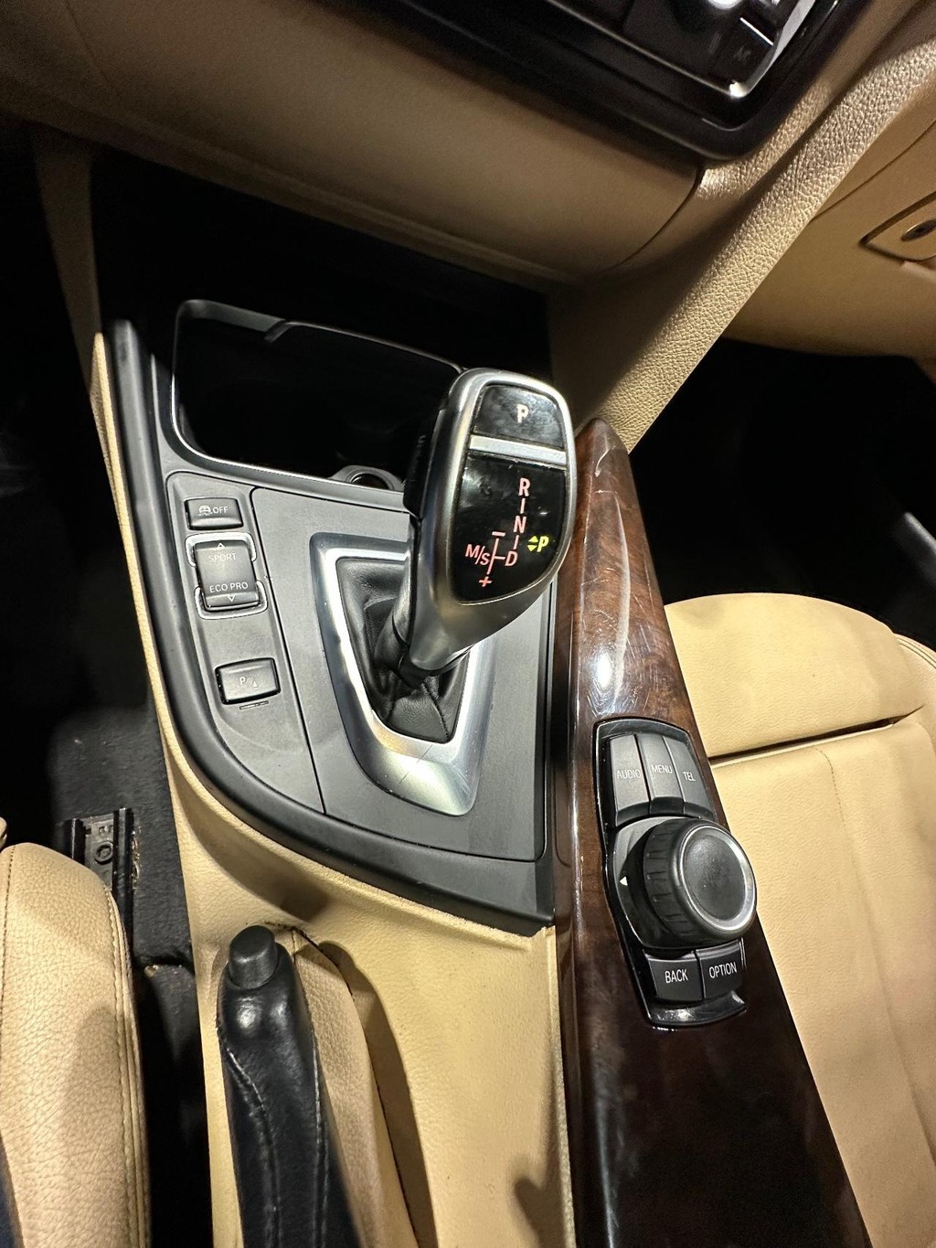 BMW 4 Series Vehicle Full-screen Gallery Image 20