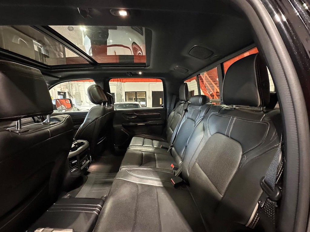 Ram 1500 Vehicle Full-screen Gallery Image 14