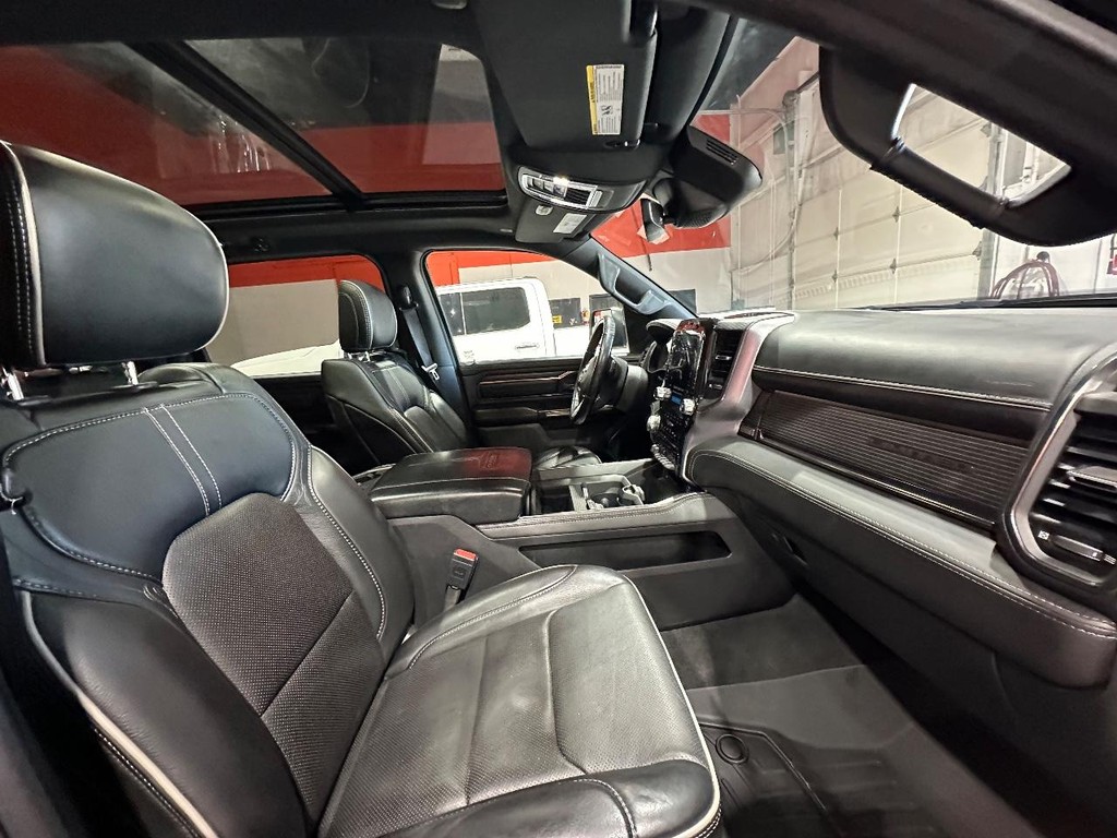 Ram 1500 Vehicle Full-screen Gallery Image 18