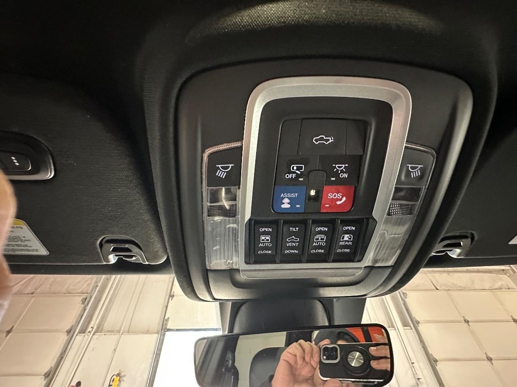 Ram 1500 Vehicle Full-screen Gallery Image 22