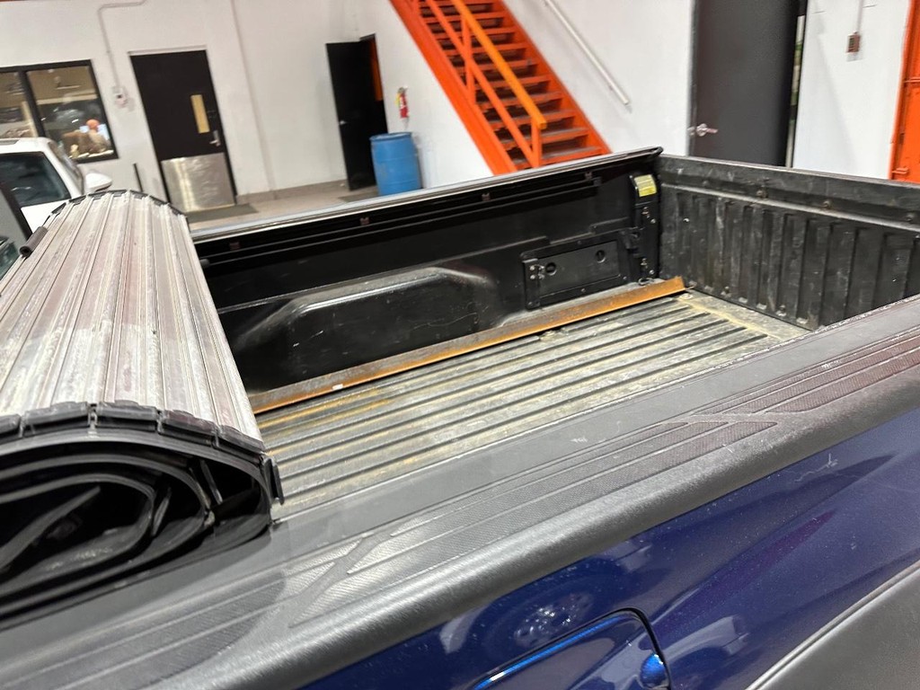 Toyota Tacoma Vehicle Full-screen Gallery Image 9