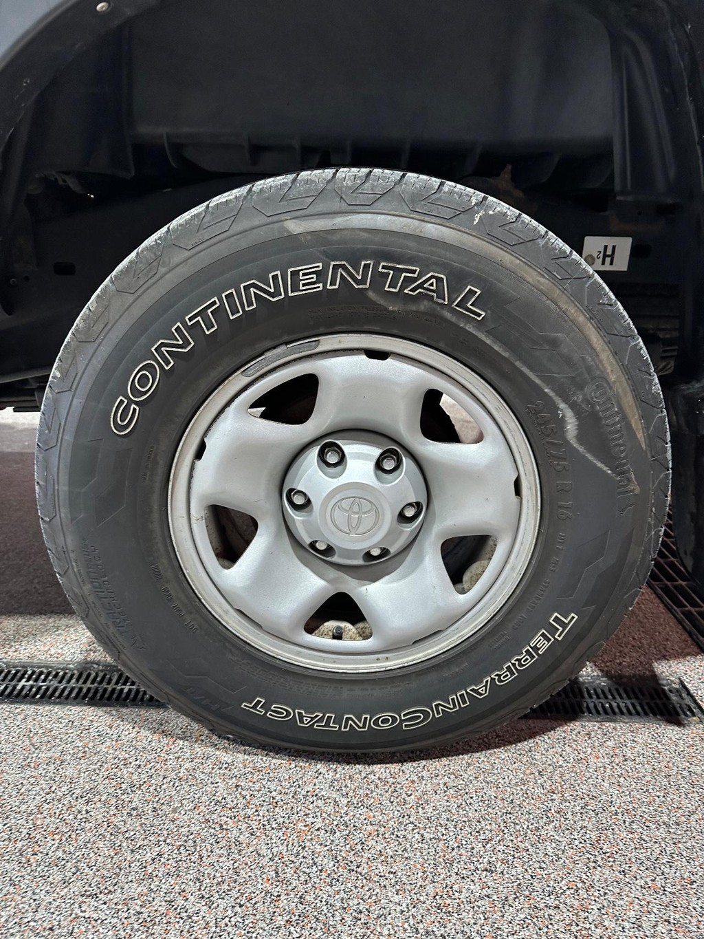 Toyota Tacoma Vehicle Full-screen Gallery Image 10