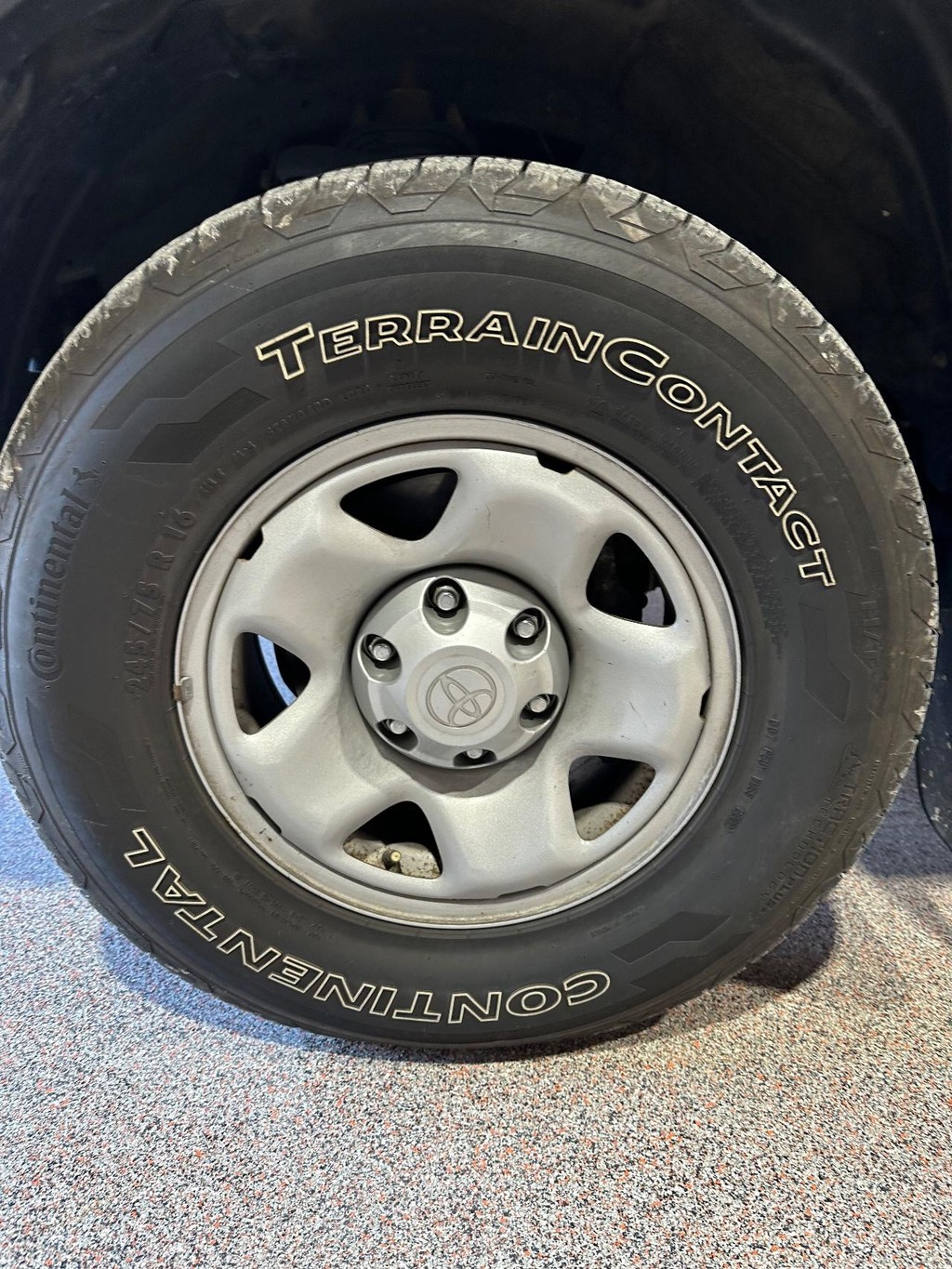 Toyota Tacoma Vehicle Full-screen Gallery Image 11