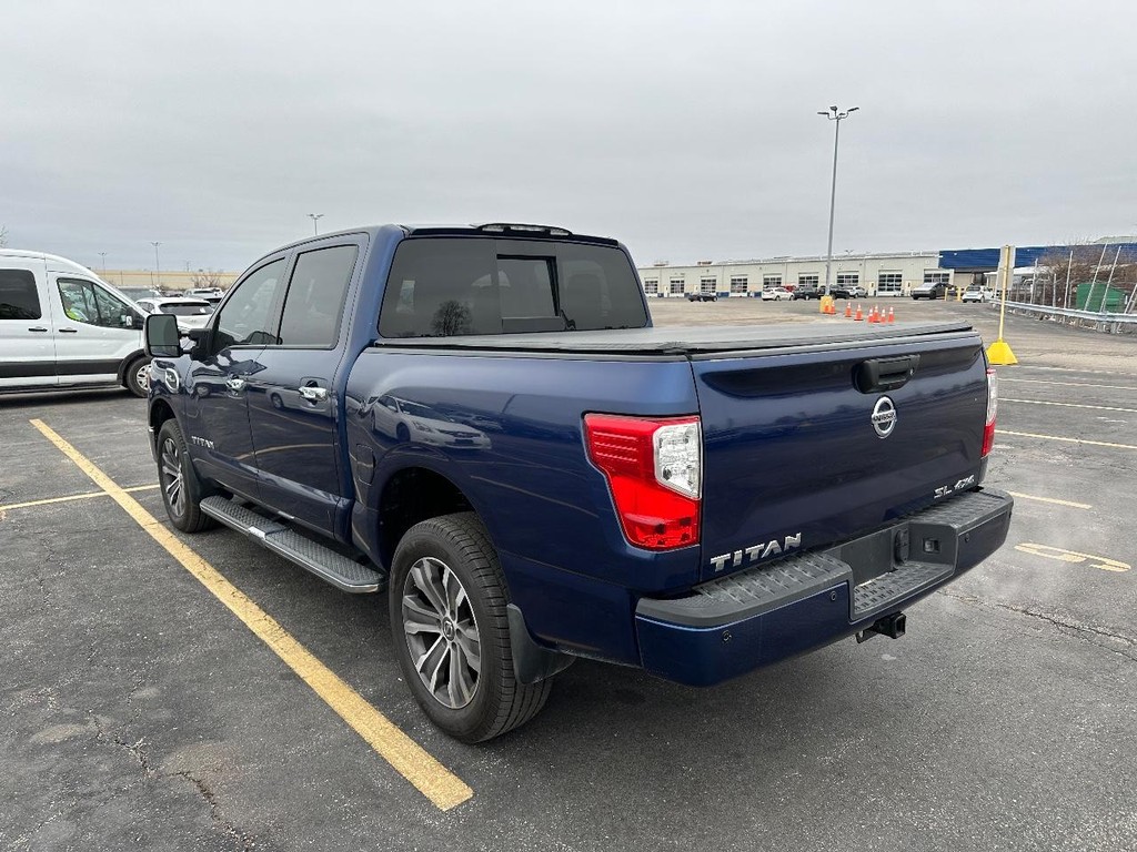 Nissan Titan Vehicle Full-screen Gallery Image 7