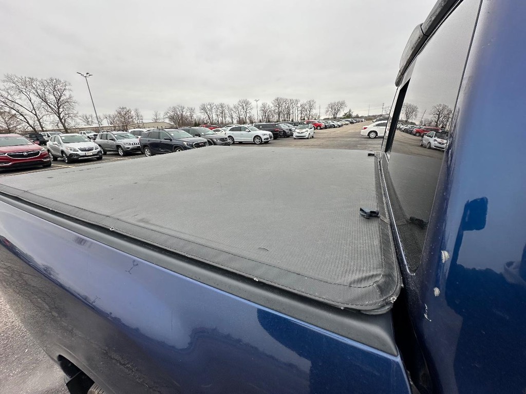 Nissan Titan Vehicle Full-screen Gallery Image 19