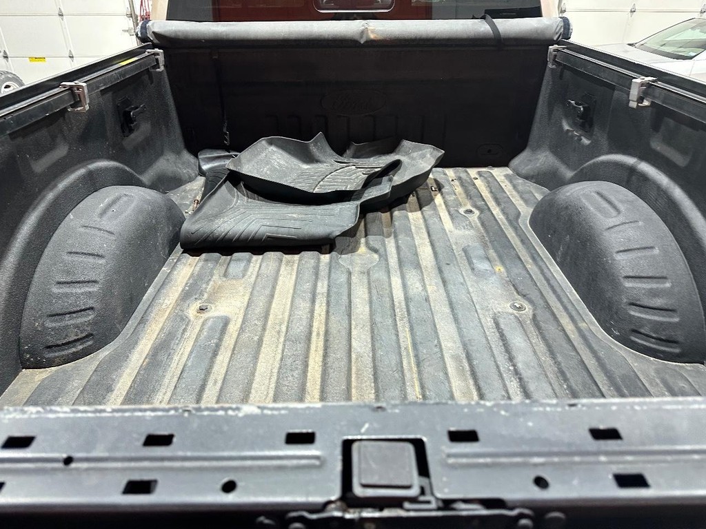 Ford Super Duty F-350 SRW Vehicle Full-screen Gallery Image 3