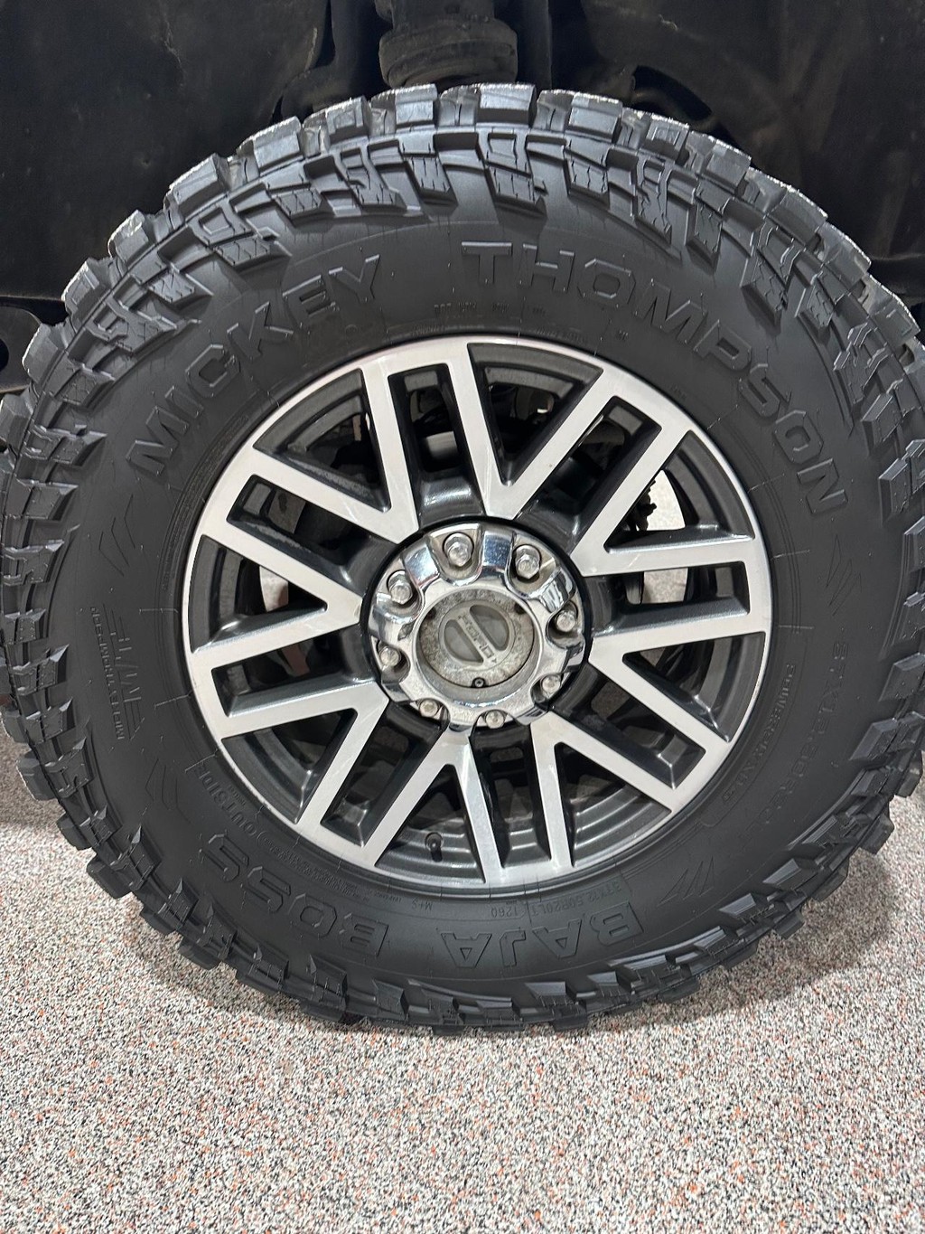 Ford Super Duty F-350 SRW Vehicle Full-screen Gallery Image 7