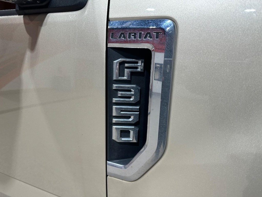 Ford Super Duty F-350 SRW Vehicle Full-screen Gallery Image 8