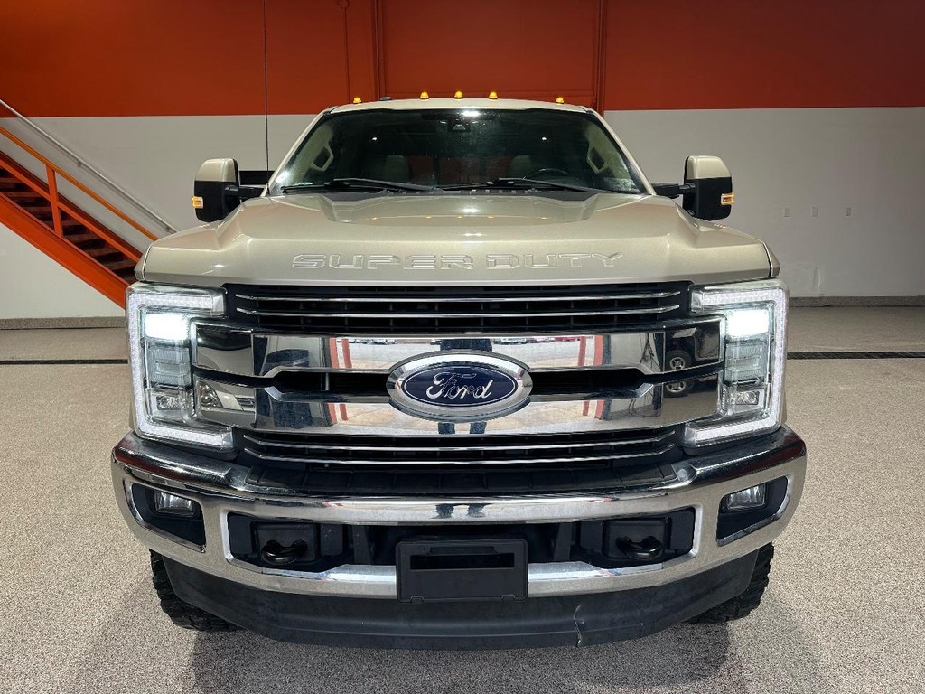 Ford Super Duty F-350 SRW Vehicle Full-screen Gallery Image 9