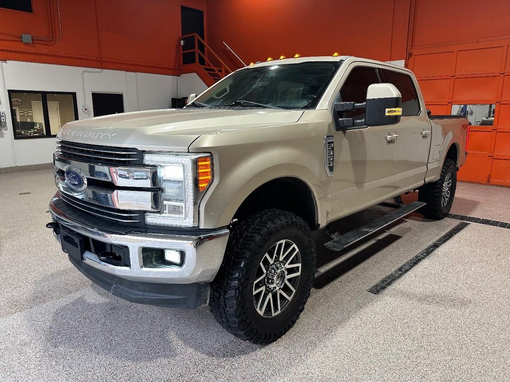 Ford Super Duty F-350 SRW Vehicle Full-screen Gallery Image 10