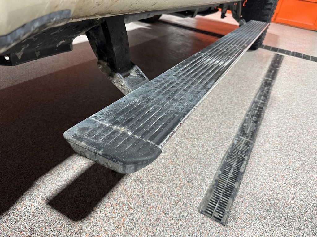 Ford Super Duty F-350 SRW Vehicle Full-screen Gallery Image 12