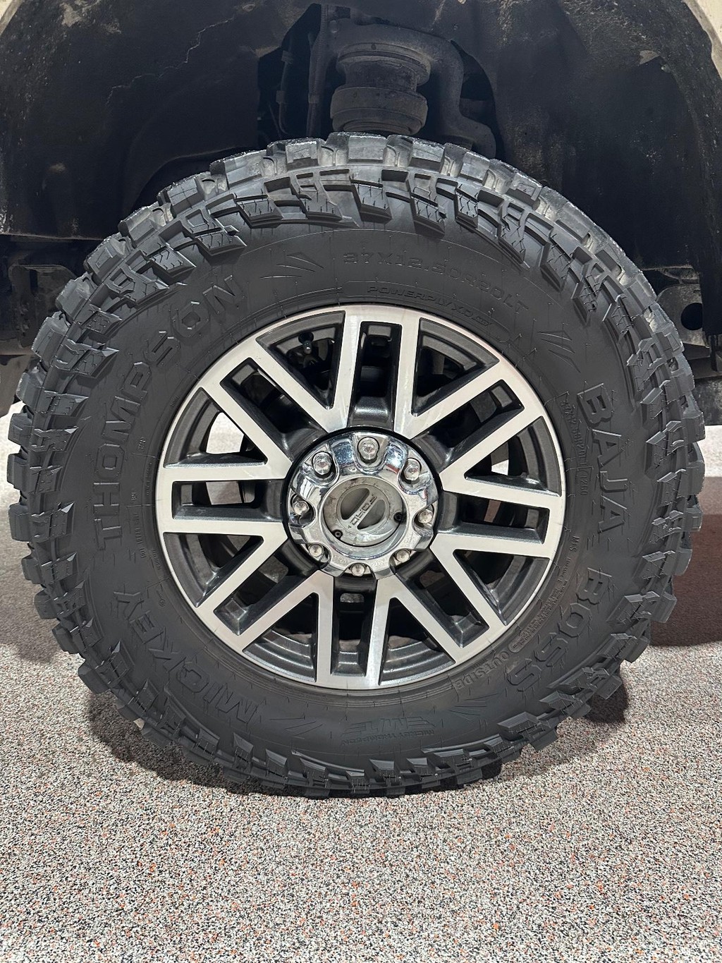 Ford Super Duty F-350 SRW Vehicle Full-screen Gallery Image 13