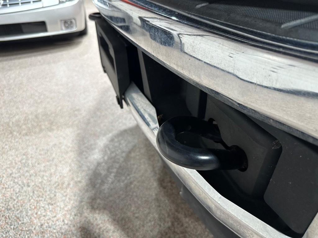 Ford Super Duty F-350 SRW Vehicle Full-screen Gallery Image 14