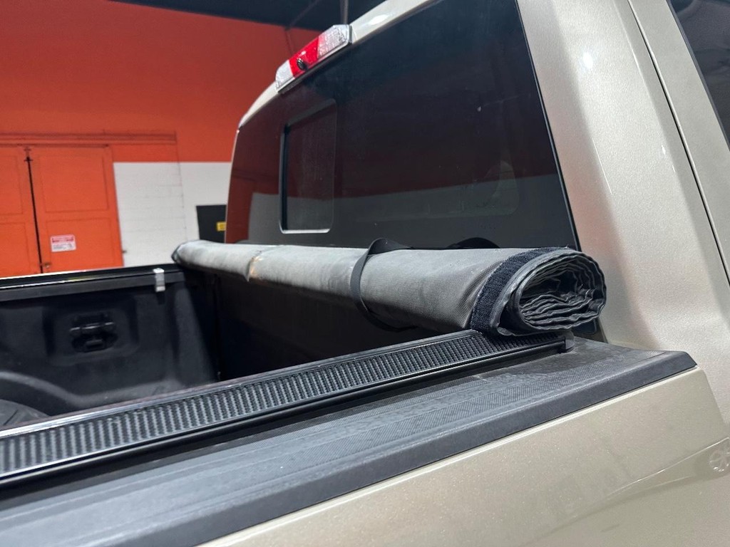 Ford Super Duty F-350 SRW Vehicle Full-screen Gallery Image 15