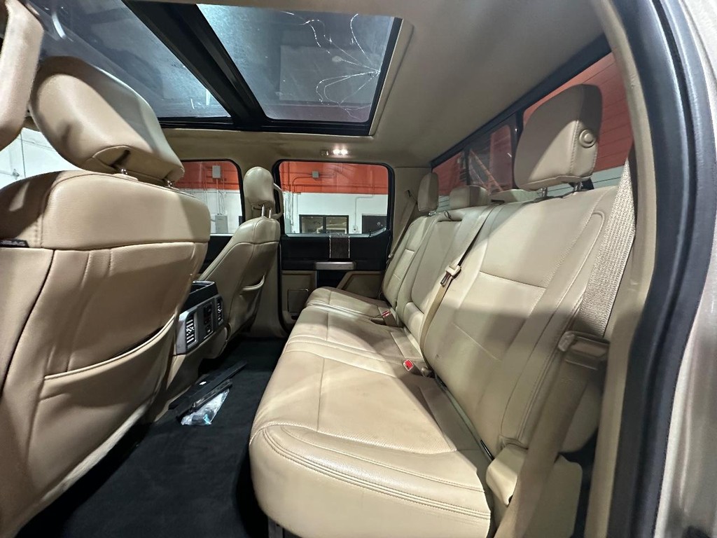 Ford Super Duty F-350 SRW Vehicle Full-screen Gallery Image 19