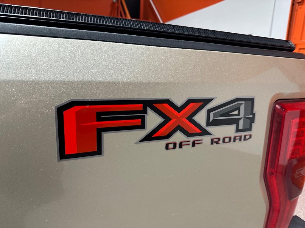 Ford Super Duty F-350 SRW Vehicle Full-screen Gallery Image 20