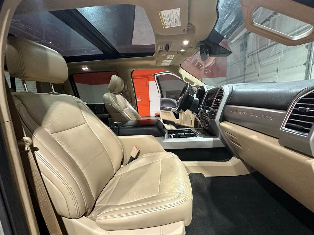 Ford Super Duty F-350 SRW Vehicle Full-screen Gallery Image 24