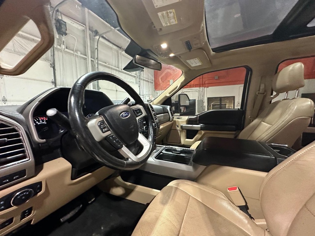 Ford Super Duty F-350 SRW Vehicle Full-screen Gallery Image 26