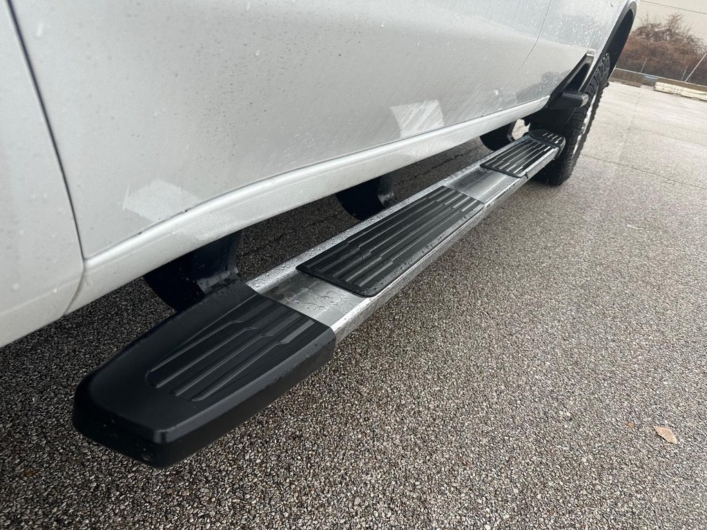 Chevrolet Silverado 2500HD Vehicle Full-screen Gallery Image 9