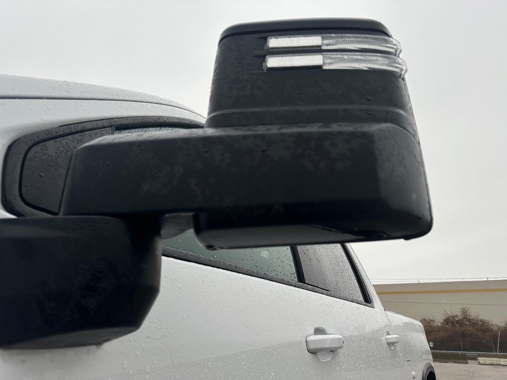 Chevrolet Silverado 2500HD Vehicle Full-screen Gallery Image 14