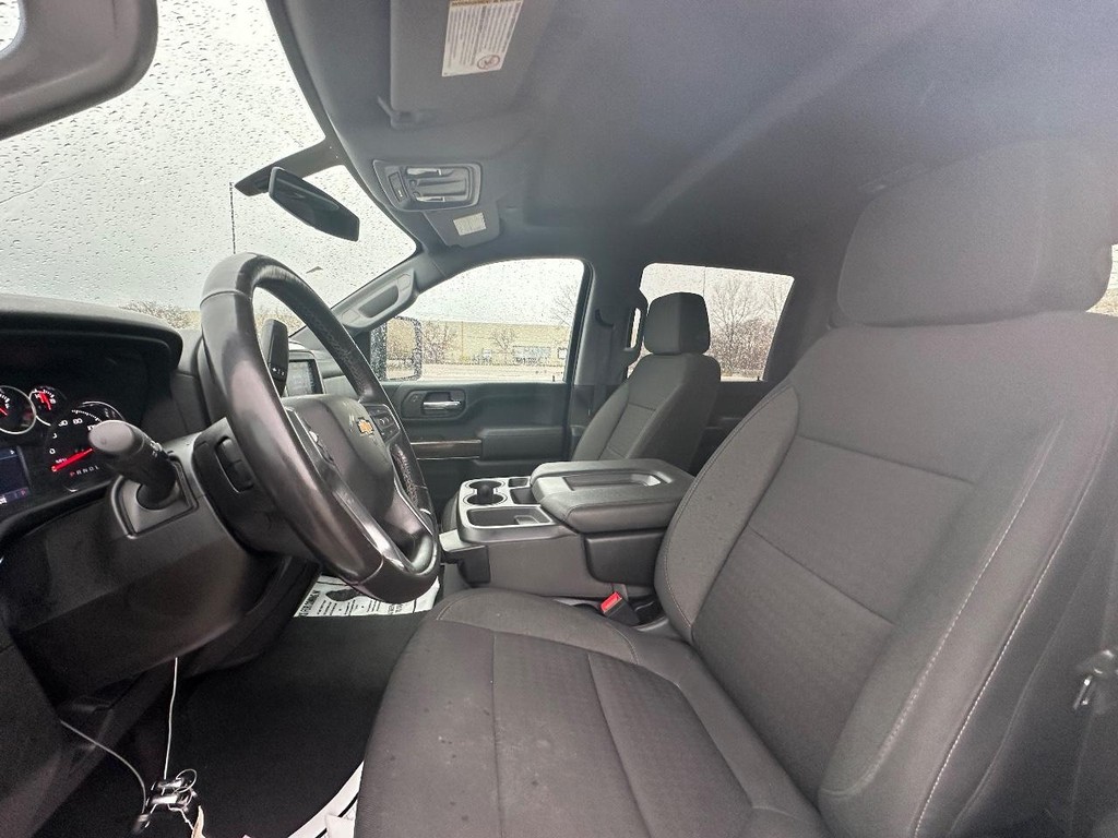 Chevrolet Silverado 2500HD Vehicle Full-screen Gallery Image 15